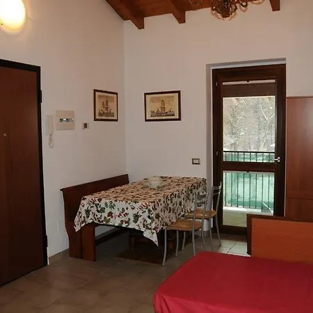 Regina Enrica Apart Otel *
